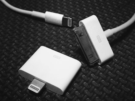 ipad Lightning to 30-pin adapter